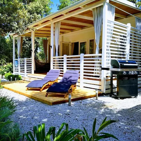 J & R Mobile Homes